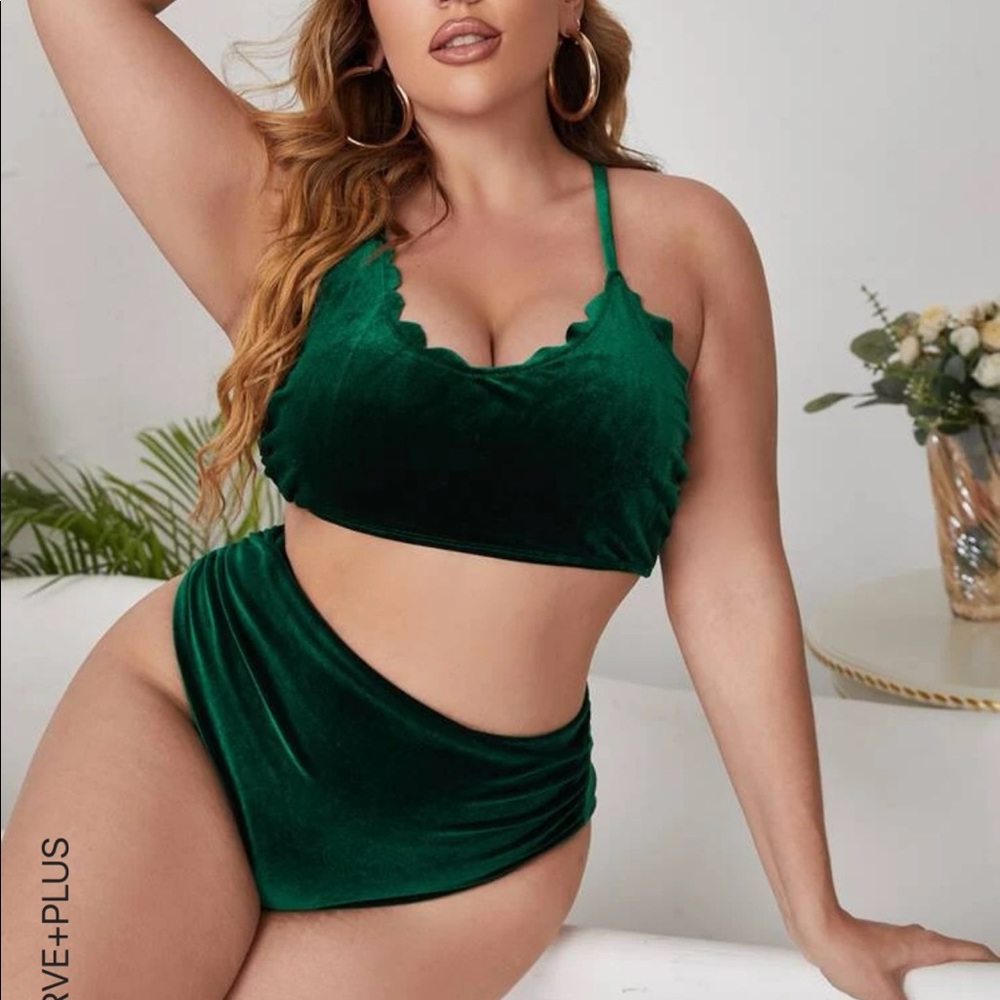 BNWT SHEIN Retro Green Velvet Scalloped Bikini Bathing Suit